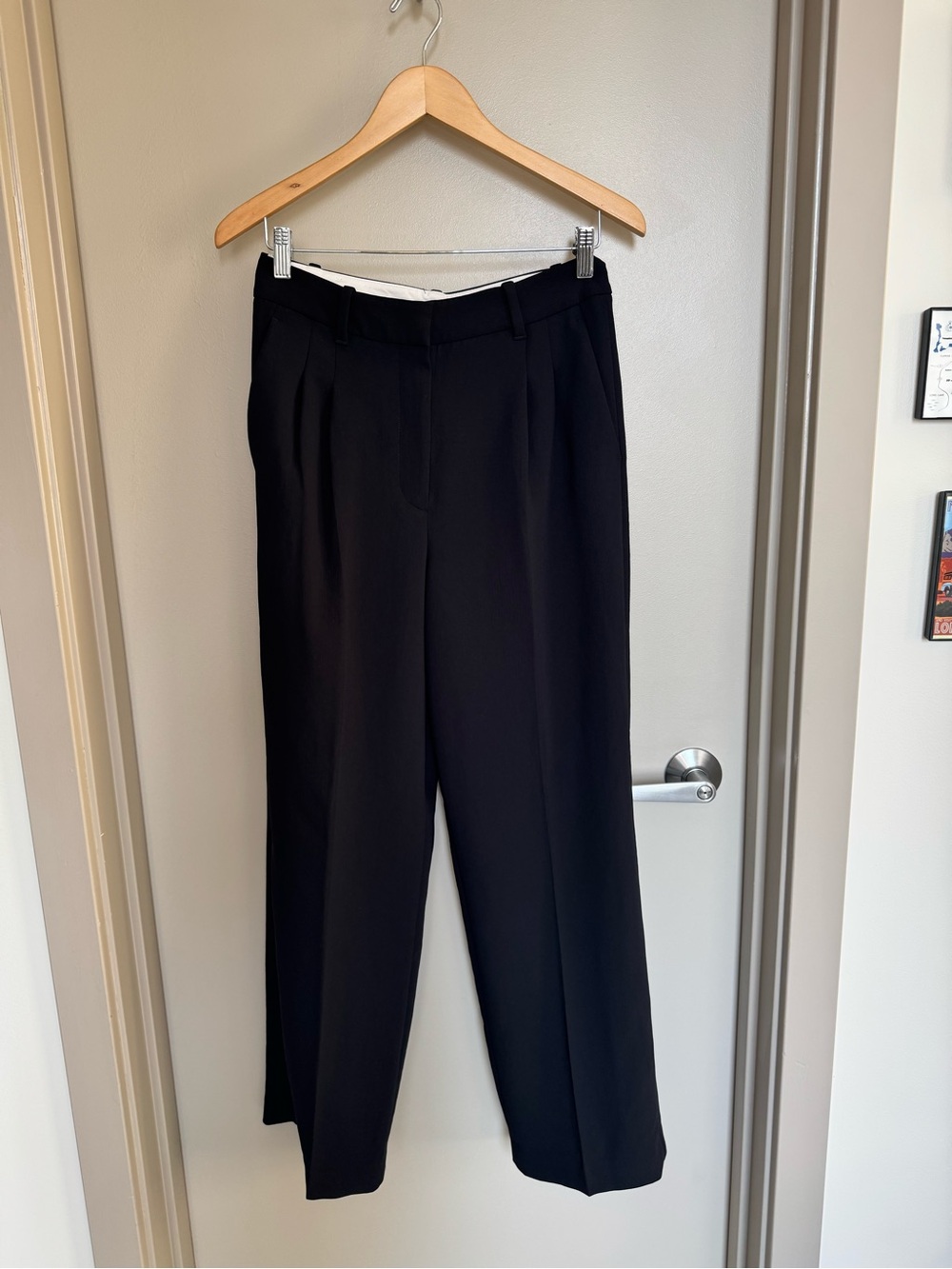 NWOT - Aritzia The Effortless Pant™ Curve-Fit - Crepette™ 6 Short